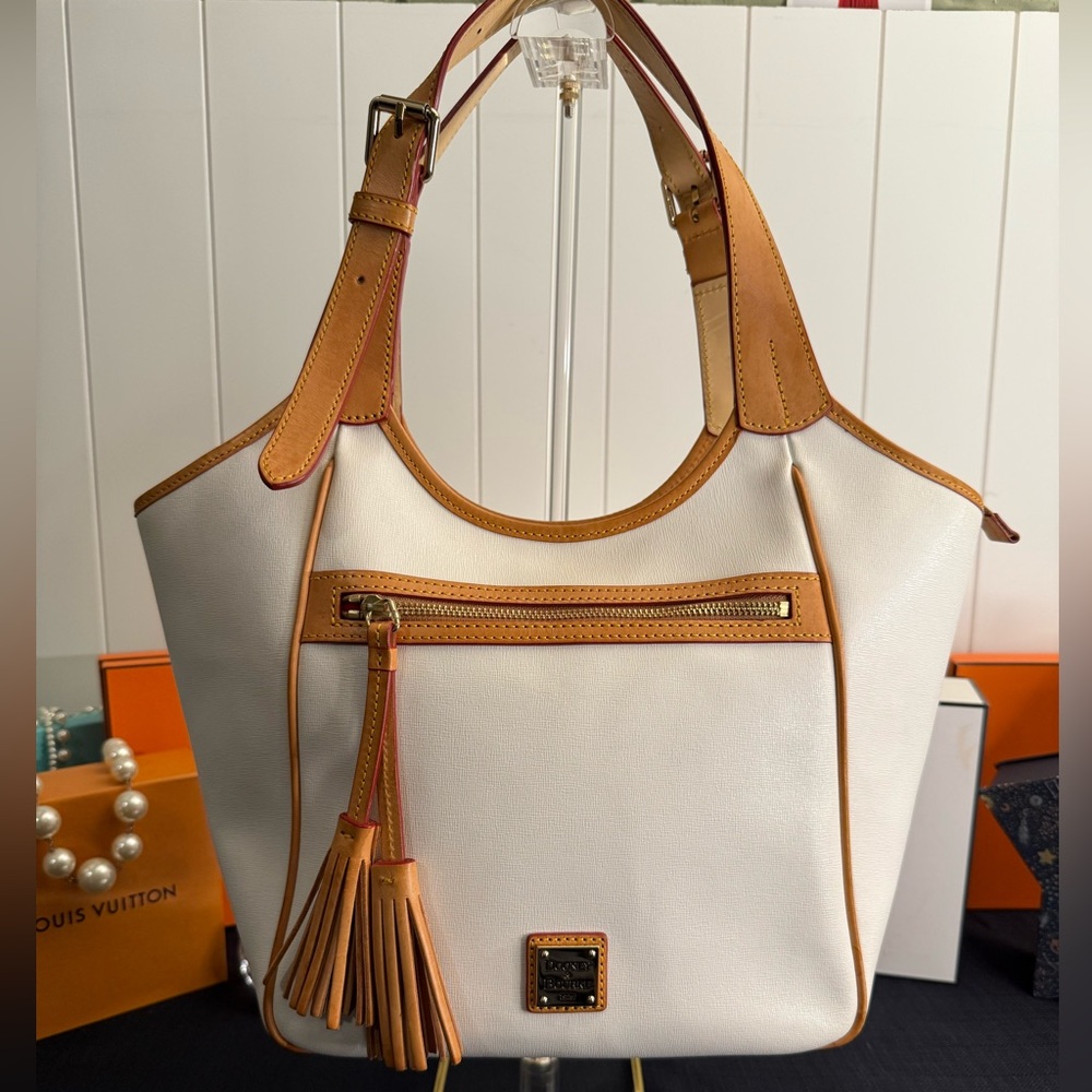 EUC Dooney & Bourke Maddie Saffiano Leather Shoulder Bag - Picture 2 of 11